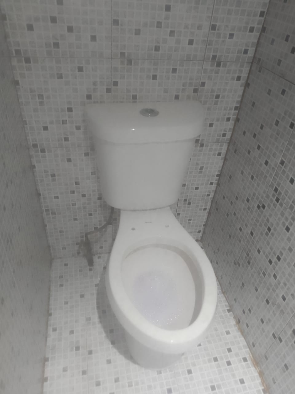 Se renta cuarto para 1 persona, en excelente ubicación cerca del Centro Comercial Paseo La Fe, estación de la ecovía De la Zanja, Av. Miguel Alemán, Av. Acapulco, aeropuerto. Cuenta con lavandería techada, donde lavar la ropa, colgar la ropa y también lavadora ($60 pesos x carga). Ideal para estudiantes y para trabajadores y gente foránea.
La renta es de $3,500 al mes más $200 pesos de servicios.