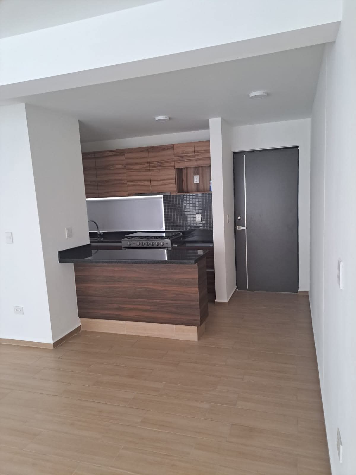 Precio: $12,800.00
Descripción:
2 recámaras con closet
Sala / Comedor
2 baños completos
Cocina integral
Cuarto de lavado
En planta baja
Vigilancia 24 hrs
1 cajón de estacionamiento
Mantenimiento incluido.
Superficie 72 m².
Gas Natural.
Whatsapp: 55-5101-9772
contactomedranobr@gmail.com