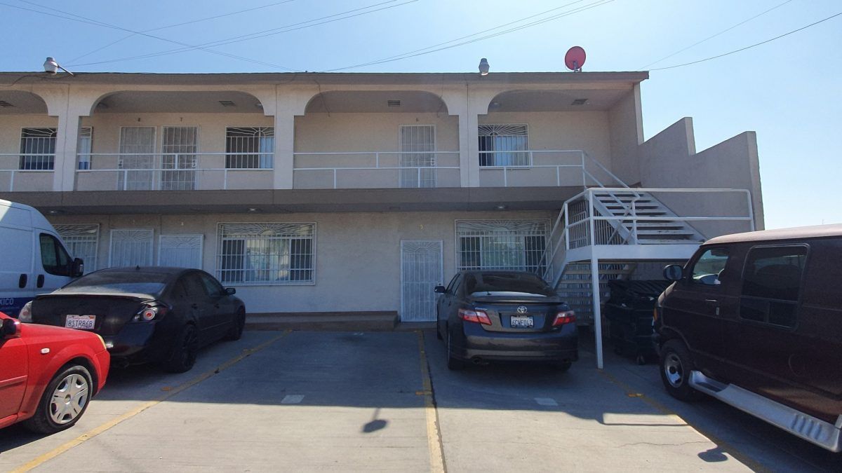 ¡Renta tu nuevo hogar! Departamento semiamueblado en Otay, a solo 2 minutos de la Garita

Disfruta de una cómoda ubicación y un estilo de vida práctico en este departamento semiamueblado en el fraccionamiento Garita de Otay, Tijuana.

Este departamento te ofrece:
• Ubicación estratégica a solo 2 minutos de la Garita de Otay
• Ideal para personas que trabajan en Estados Unidos o en la zona industrial de Tijuana
• Semiamueblado con refrigerador, estufa, cama y sofá
Renta: USD $700 por mes