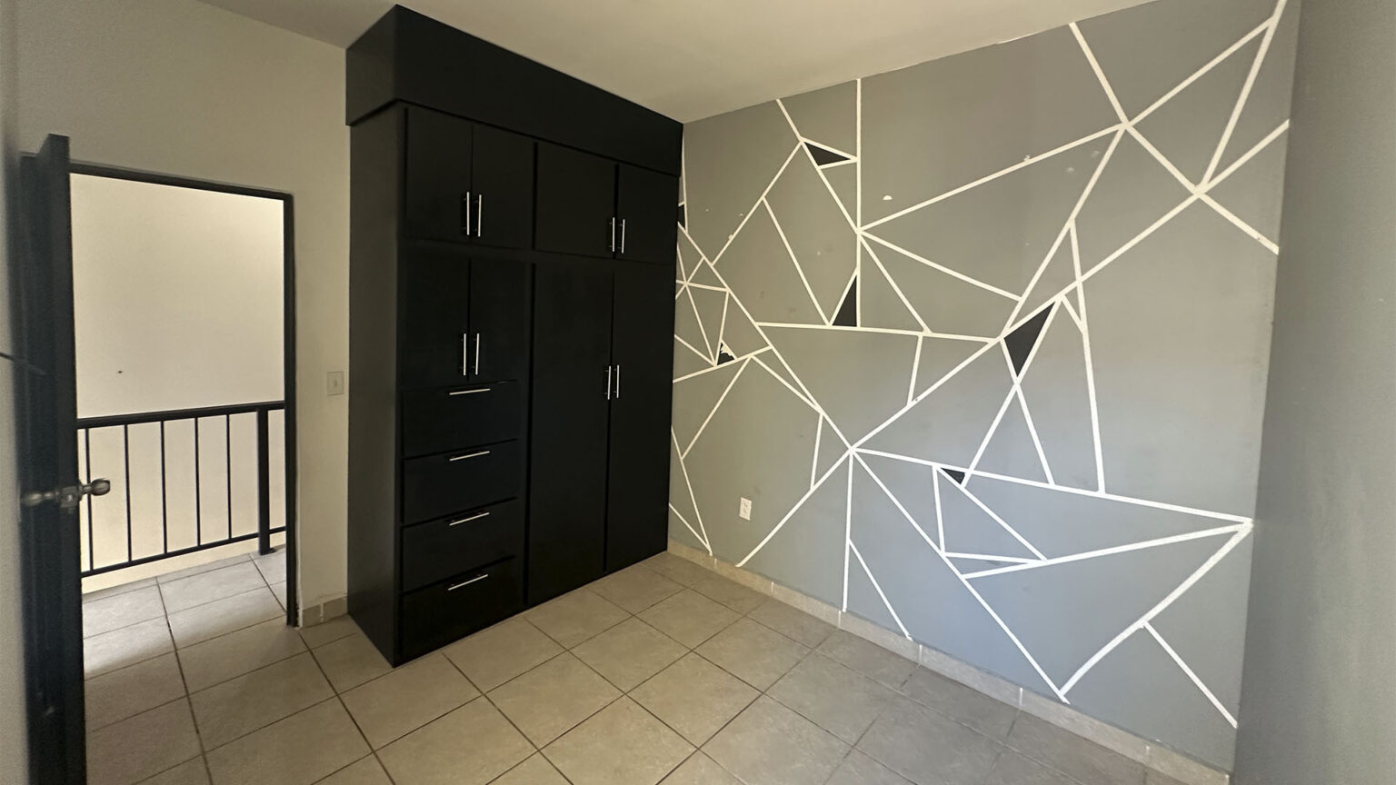 Casa en Venta en Madeira Residencial
¡Vive en un lugar tranquilo y cómodo, diseñado para disfrutar con tu familia! Contáctanos para más información o para agendar una visita.
Espacios:
• 3 recámaras amplias.
• 2 baños completos.
• Patio trasero y pasillo lateral.
• Área de estacionamiento.
Venta MXN $2,500,000 pesos