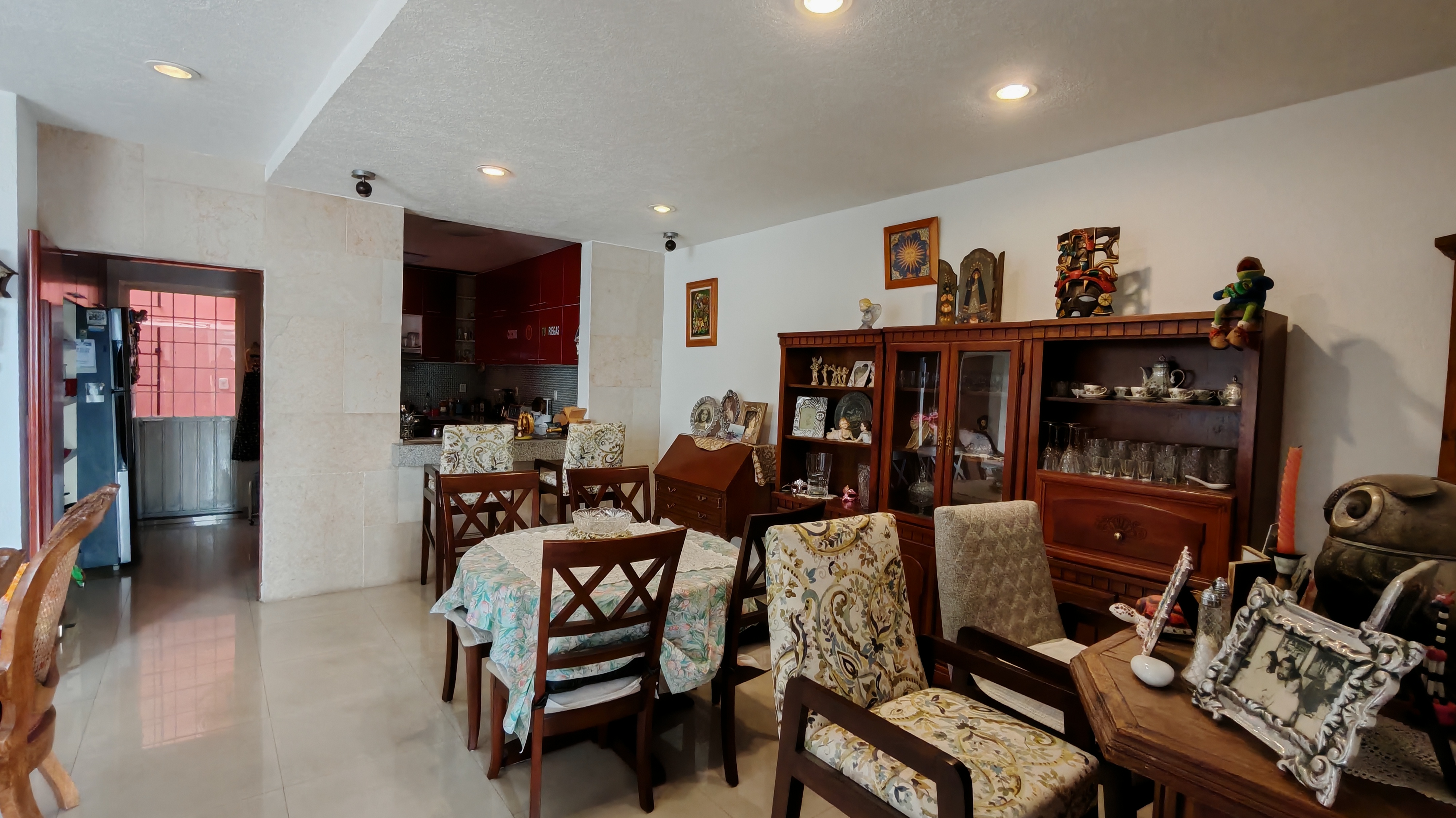 ¡Excelente Casa en Venta!🏬
Sucilá 231 casa 2, Jardines del Ajusco, Tlalpan, CDMX, 14200.
🟠Trato Directo.
🔺 PRECIO VENTA $7.550 M.
⚠️NO BROKERS NI INMOBILIARIAS.

🎯Descripción:
✅ CASA DE 3 PLANTAS.
✅️ SALA / ESTANCIA.
✅ COMEDOR.
✅ COCINA INTEGRAL.
✅ AREA DE LAVADO.
✅ 4 RECÁMARAS AMPLIAS.
✅ 3 BAÑOS COMPLETOS, 1 CON TINA.
✅ ESTACIONAMIENTO PARA 6 AUTOS
✅ PORTON ELECTRICO.
✅ TERRAZA.
✅ CONSTRUCCIÓN 320 M².
✅ TERRENO 280 M².
✅ ANITIGÜEDAD 20 AÑOS, REMODELADA HACE 4 AÑOS
✅ GAS LP.
✅ CUARTO DE SERV