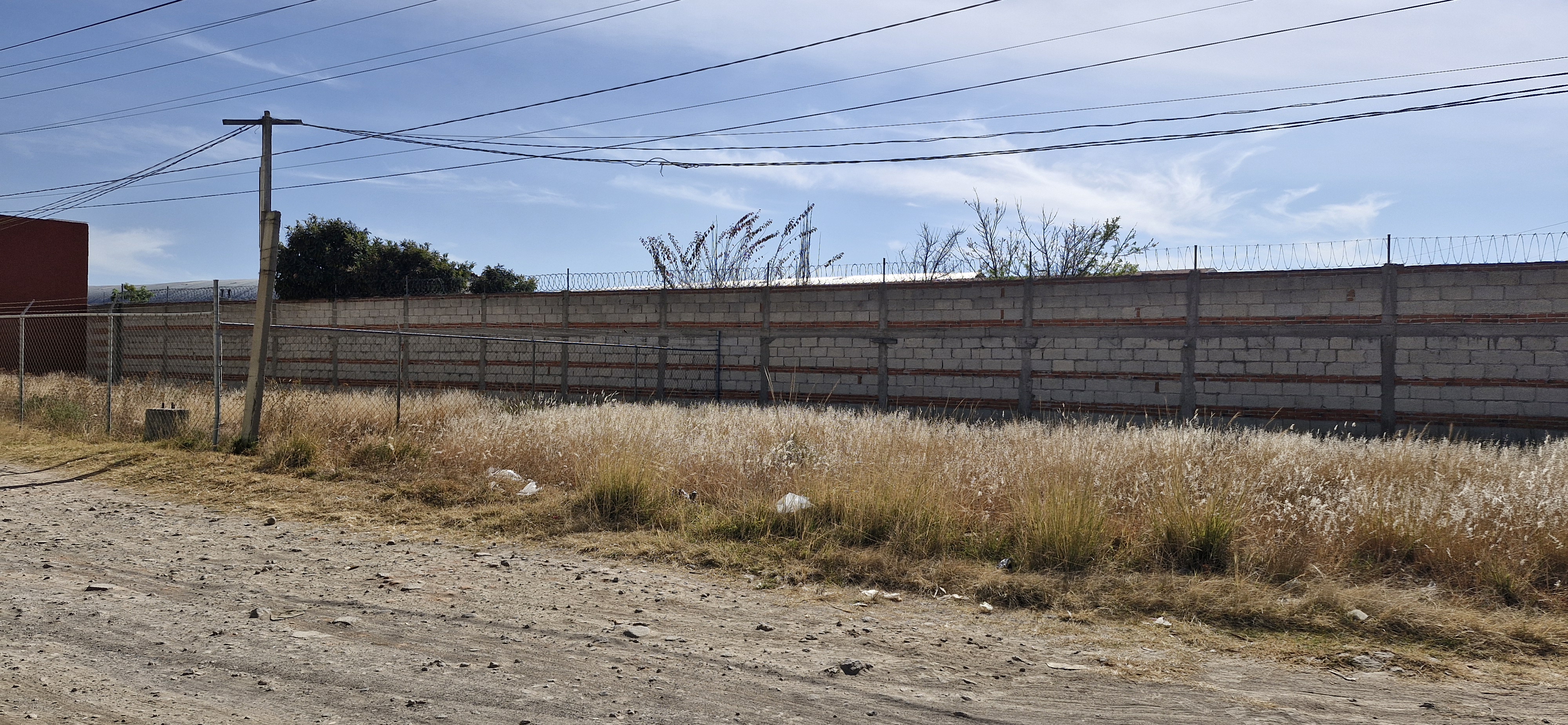 Vendo terreno de 152 m2
En colonia Agrícola Ignacio Zaragoza zona Covadonga a 50 metros de la Federal Puebla- Tlaxcala
Excelentes vías de comunicación, cerca de centros de trabajo, a 15 minutos de Capu
A unos metros de Federal Puebla- Tlaxcala
Cerca de zona comercial, deportiva y laboral.
13.5 m2 de frente
11.3 m2 de fondo
Total 152 m2
