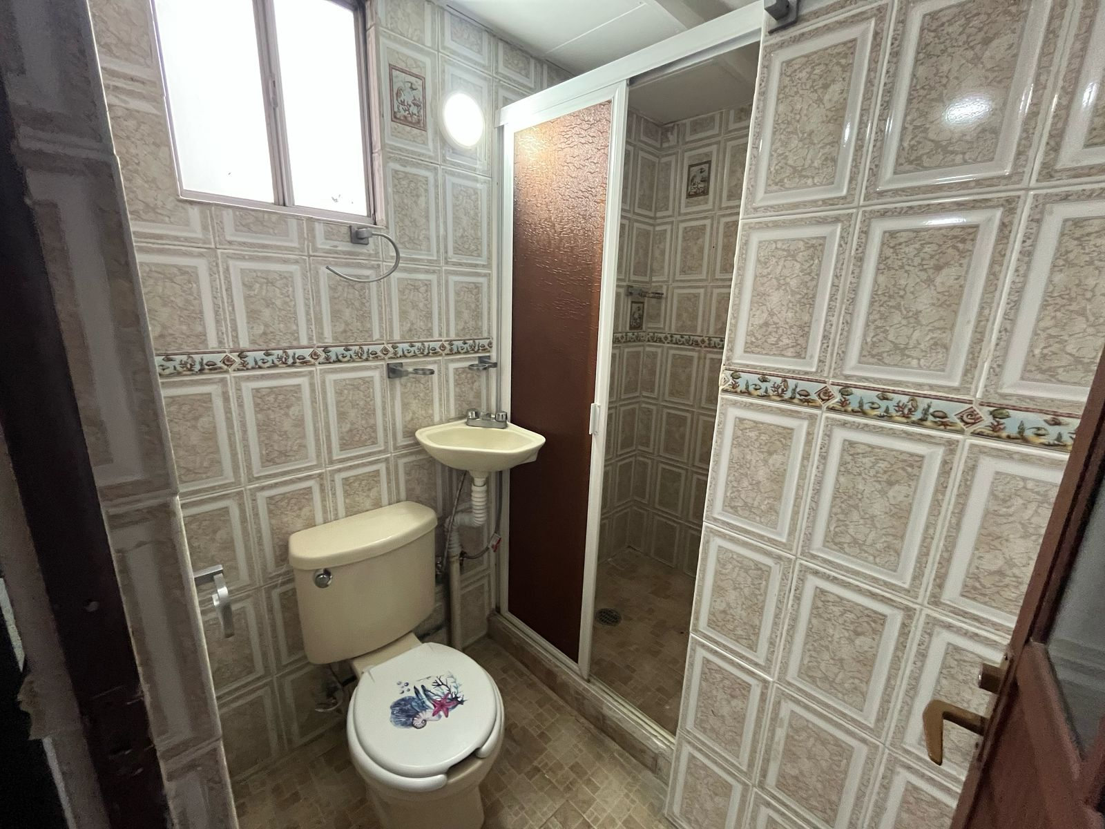 Madero!

📍 Ubicación: Calzada Vallejo 1268, Torre 5, Depto. 204, Col. Santa Rosa, CDMX
🏢 2º piso en edificio de 5 niveles, cuenta con dos recamaras y baño
🛠️ Remodelado y listo para habitar
🚿 Suministro de agua con cisterna y tinaco
🔥 Gas estacionario
💸 Precio con gastos notariales Infonavit: $1,636,000
💧 Mantenimiento mensual: $100
🚗 Sin cajón de estacionamiento

✅ Aceptamos crédito Infonavit, Hipotecari y recursos propios
📲 Contáctanos para más información y agenda tu cita sin comprom
