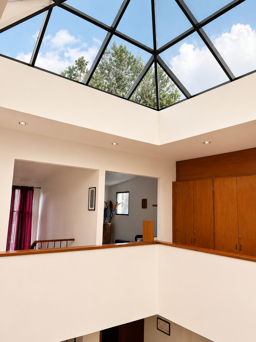 ¡Excelente oportunidad!  
Casa en Venta
Privada de Altepemilpa 18 colonia San Pedro Martir Tlalpan C.P 14650 
Trato Directo.
Precio de VENTA $14 M.
Descripción:
CASA DE 2 NIVELES.
SALA / ESTANCIA, ÁREA DE TV O ESTUDIO. 
COMEDOR.
COCINA INTEGRAL.
ÁREA DE LAVADO.
3 RECAMARAS, LA PRINCIPAL CON WALKING CLOSET. 
3 ½ BAÑOS COMPLETOS, 1 CON JACUZZI. 
ESTACIONAMIENTO PARA 5 AUTOS.
CUARTO DE SERVICIO.
TERRAZA. 
CONSTRUCCIÓN 440 M².
TERRENO 614 M².
ANTIGÜEDAD 20 AÑOS.
GAS LP, CISTERNA DE 25K. LITROS.
ACABADOS DE MADERA.
ELEGANCIA Y CONFORT.
¡Solicita información en este momento y agenda tu visita!