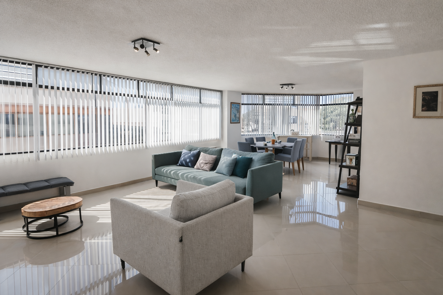 ¡Excelente departamento en Venta!
Nueva York 120, Nápoles, BJ. 03810, CDMX.
Trato Directo.
Precio de VENTA $8,275,000

Descripción:
Departamento en condominio en 4° piso.
Exterior.
Superficie de 146.28 m².
Sala / estancia.
Comedor.
Cocina integral.
Área de lavado.
3 recámaras con clósets.
2 baños completos.
Walking Clóset.
Estacionamiento para 2 autos.
Portón eléctrico.
Antigüedad 45 años.
Gas LP.
Cuarto de servicio con baño completo 
2 Elevadores.
Vigilancia.