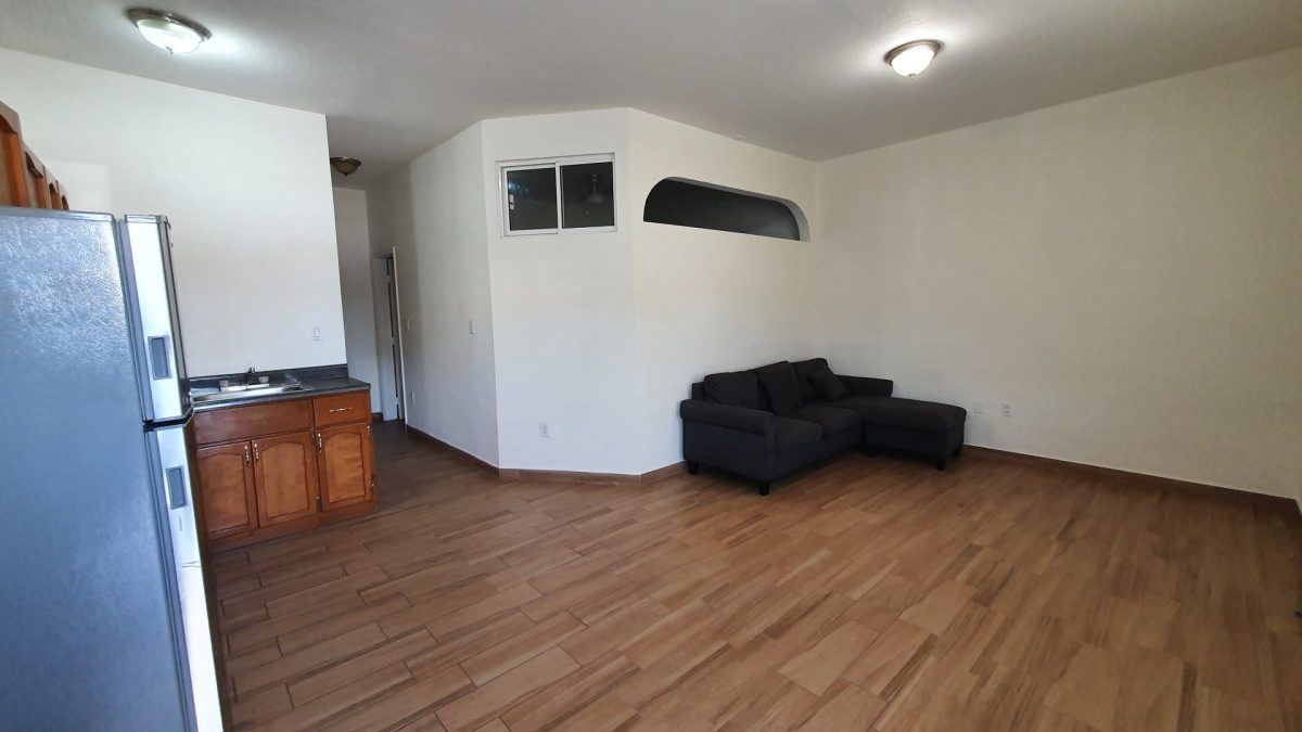 ¡Renta tu nuevo hogar! Departamento semiamueblado en Otay, a solo 2 minutos de la Garita
Disfruta de una cómoda ubicación y un estilo de vida práctico en este departamento semiamueblado en el fraccionamiento Garita de Otay, Tijuana.
Este departamento te ofrece:
• Ubicación estratégica a solo 2 minutos de la Garita de Otay
• Ideal para personas que trabajan en Estados Unidos o en la zona industrial de Tijuana
• Semiamueblado con refrigerador, estufa, cama y sofá
Renta: USD $700 por mes