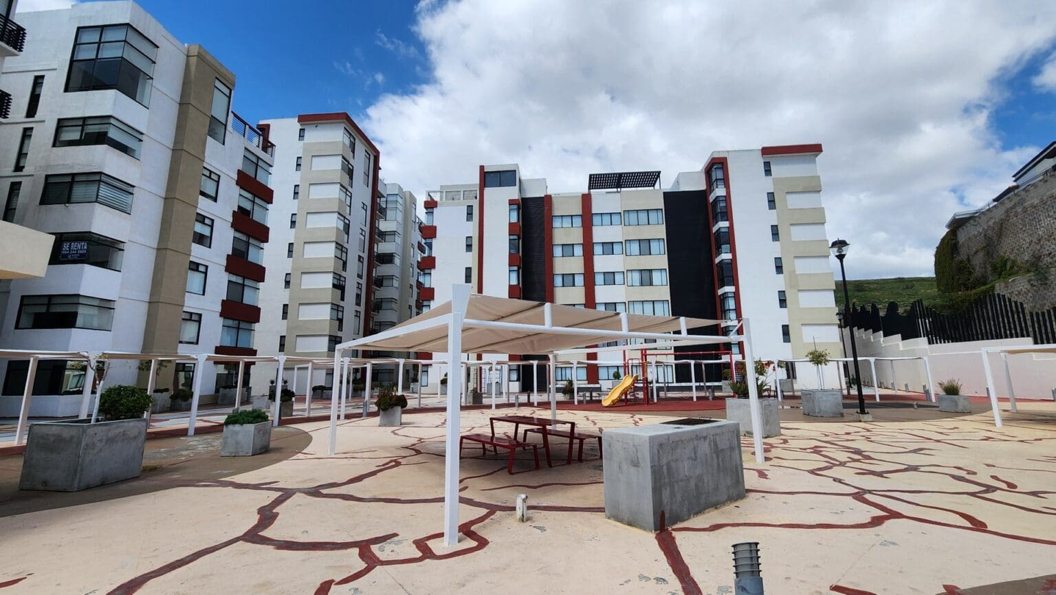 Departamento en Venta en Colinas de Chapultepec

Este amplio y moderno departamento te ofrece la oportunidad de vivir en una de las zonas más privilegiadas de Tijuana. Ubicado dentro de la Zona Dorada, disfrutarás de un entorno seguro, con excelente conectividad y acceso inmediato a escuelas, restaurantes, bares y comercios. Ideal para quienes buscan comodidad, seguridad y un estilo de vida práctico y bien ubicado.

Características

• Superficie de 105 m² en un solo nivel.
• 2 recámaras.
• 2 bañ