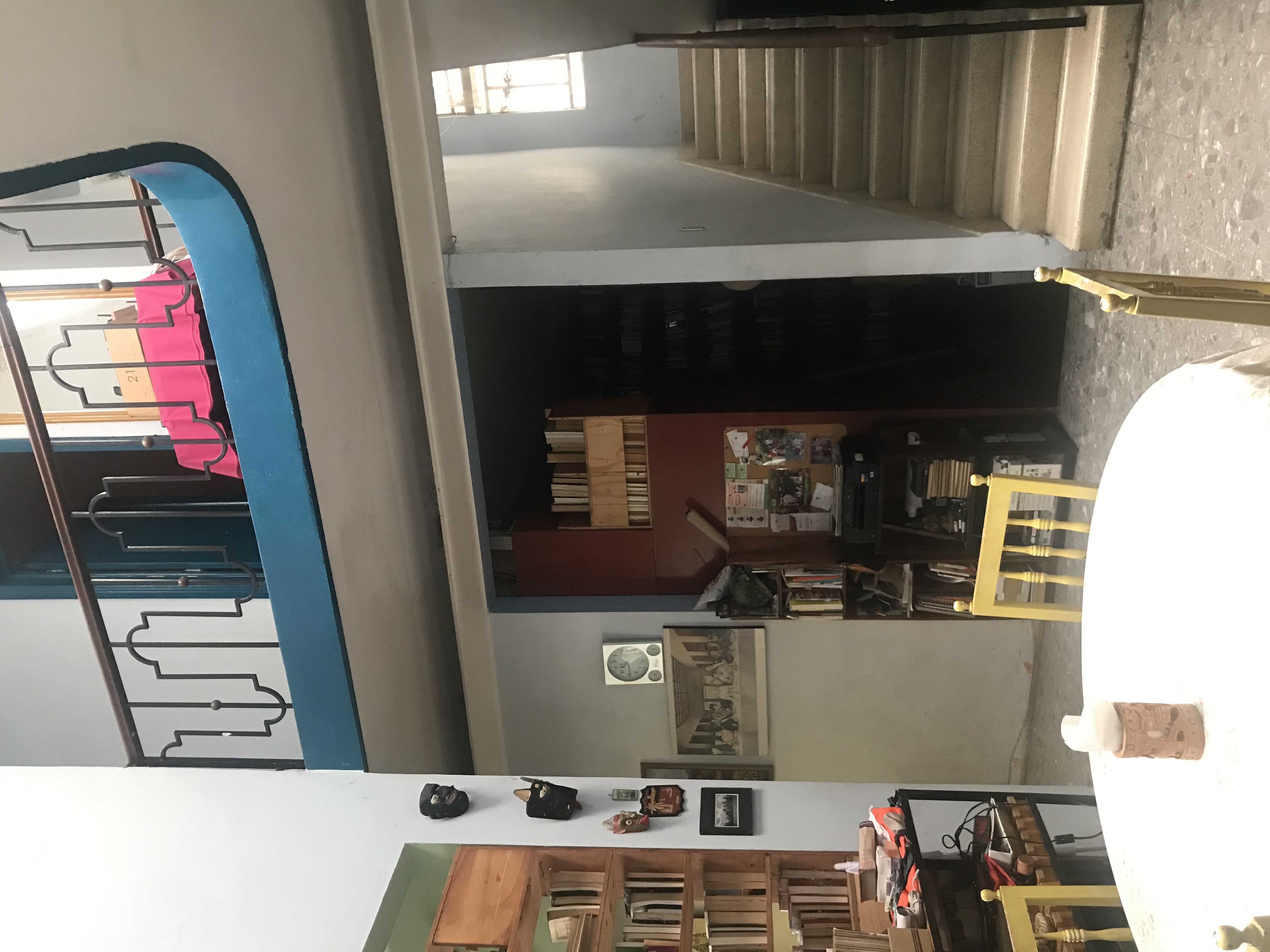 EN COL. CONDESA, con 240 M2 de terreno (frente de 12 M) y 320 M2 construidos ; orientación oriente-poniente.
Sólida construcción de 1939, con cimentación y capacidad de ampliación de dos niveles más, y sin ninguna afectación por temblores de 1985 y 2017.