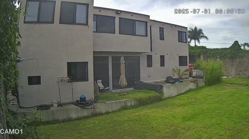 Casi 2 años de antigüedad estilo moderno industrial acabado en microcemento para mantener fresco el interior aún con calor extremo, cantera en fachada.
400 M2 de Terreno
300 M2 de construcción 
3 estacionamientos 
Bardas perimetrales de piedra volcánica 
Alberca acabado chukum tipo jacuzzi 
Cocina integral cuarzo
Cuarto de lavado
Cisterna 8 mil litros
Cistema de captación de agua 
cisterna de 5 mil litros 
Sistema de ahorro de agua en regaderas
Sistema híbrido de energia