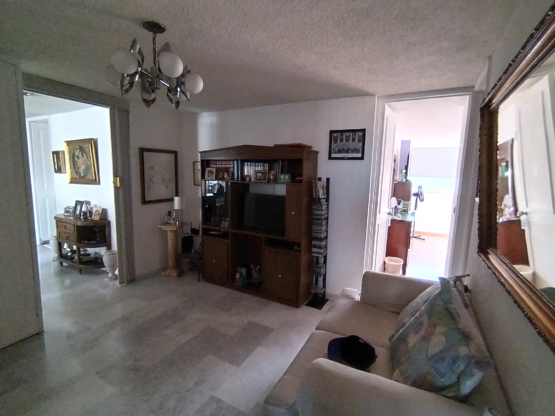 Excelente oportunidad en una de las mejores zonas de la CDMX.
¡Departamento en condominio en venta!
Precio a tratar: $5.8M
✅Descripción:
🔺152 m²
🔺 Antigüedad: 45 años.
🔺2 recámaras con opción a 3.
🔺Recámara principal con baño completo y vestidor.
🔺Sala
🔺Estancia
🔺Cocina
🔺📺Área de TV o estudio.
🔺2 baños completos.
🔺5° piso.
🔺Balcón.
🔺Cuarto de servicio con baño completo.
🔺Área de lavado.
🔺🚘🚘2 cajones de estacionamiento.
🔺🛂Seguridad 24 Hrs.
🔺2 elevadores.
⚠️Solo Trato Directo