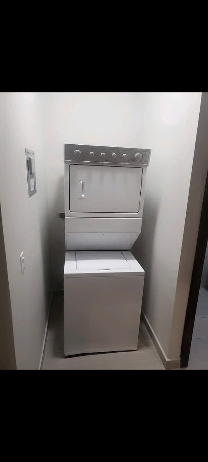 Se renta departamento en área médica UANL Facultad medicina/Hospital Universitario) cuenta con estacionamiento, servicios básicos e internet.
Se ubica muy cerca de la estación del metro hospital y tiene fácil acceso a avenidas principales.
5000 x mes + depósito