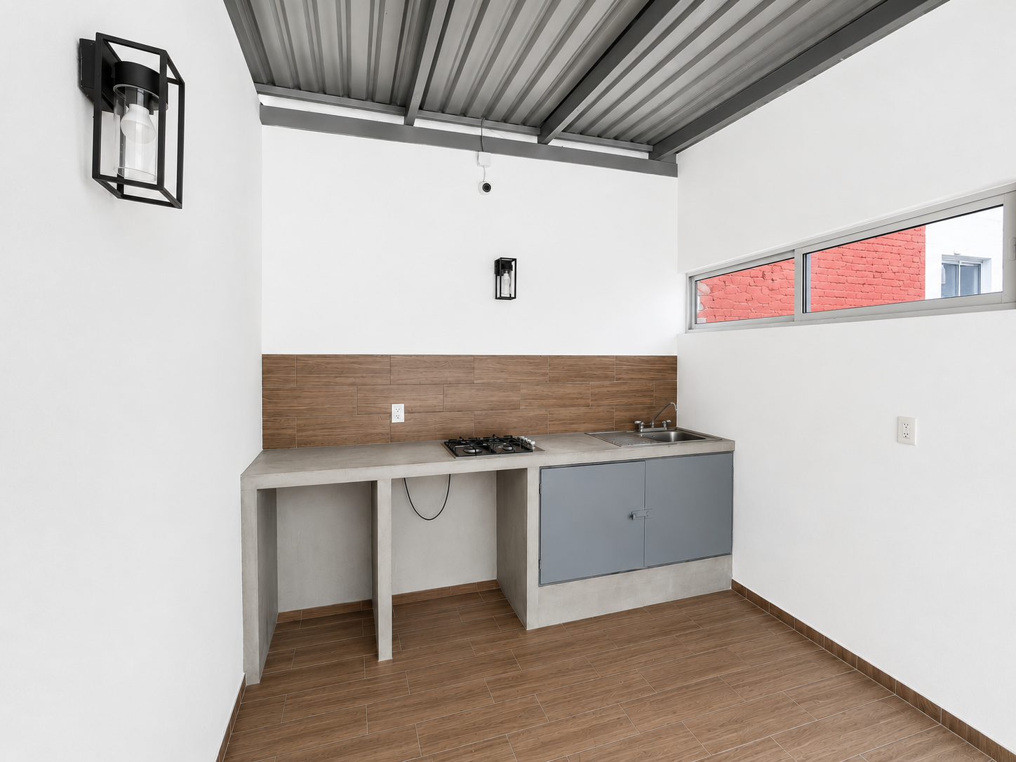 *PRECIO RENTA $40 K.
MANTENIMIENTO: $2,000.00

Descripción:
*CASA VERTICAL.
*SALA / ESTANCIA.
*COMEDOR.
*COCINA CON COCINA INTEGRAL.
*AREA DE LAVADO.
*4 RECAMARAS.
*3 ½ BAÑOS
*2 CAJONES DE ESTACIONAMIENTO.
*CUARTO DE SERVICIO.
*TERRAZA SEMI TECHADA.
*VIGILANCIA 24 HRS.
*CONSTRUCCIÓN 153 M².