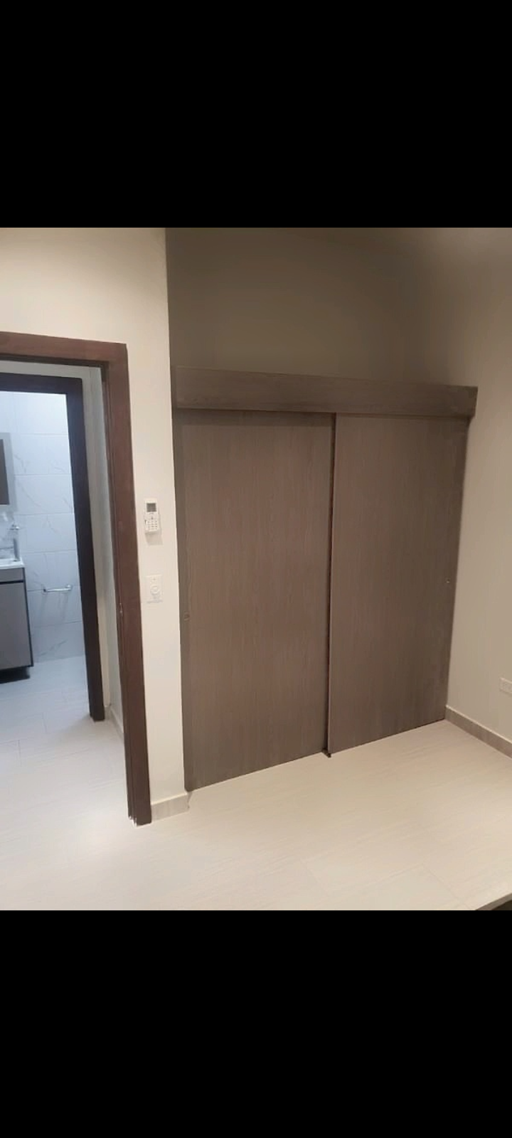 Se renta departamento en área médica UANL Facultad medicina/Hospital Universitario) cuenta con estacionamiento, servicios básicos e internet.
Se ubica muy cerca de la estación del metro hospital y tiene fácil acceso a avenidas principales.
5000 x mes + depósito
