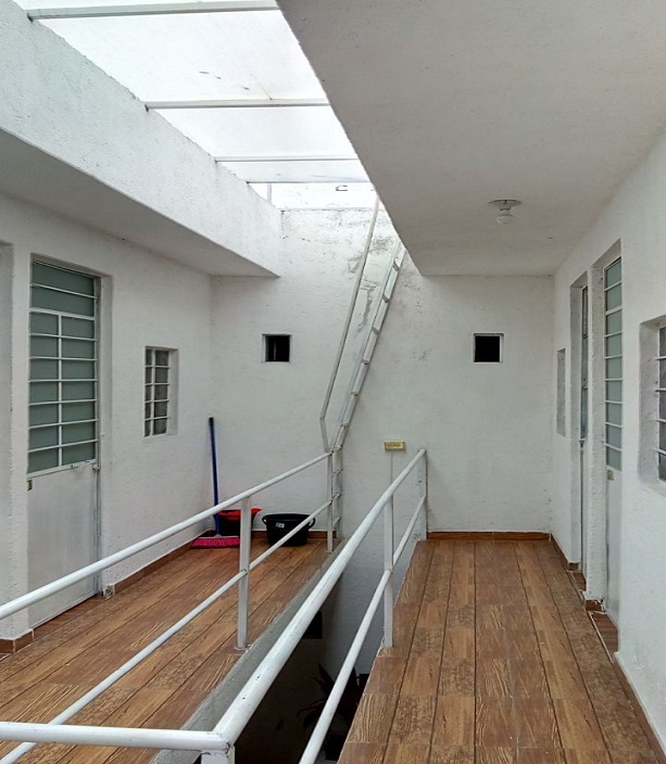 Propiedad en venta, colonia Las Palmas zona Plaza Crystal.
Excelente para inversionistas.
A unos pasos de Plaza Crystal
407 m2 de construcción
152 m2 de terreno
Cuenta con 21 departamentos cada uno con baño completo.
Cocina de uso común.
Cámaras de vigilancia.
Cerca de universidades,
Centros laborales, plazas comerciales.
Bien comunicado.