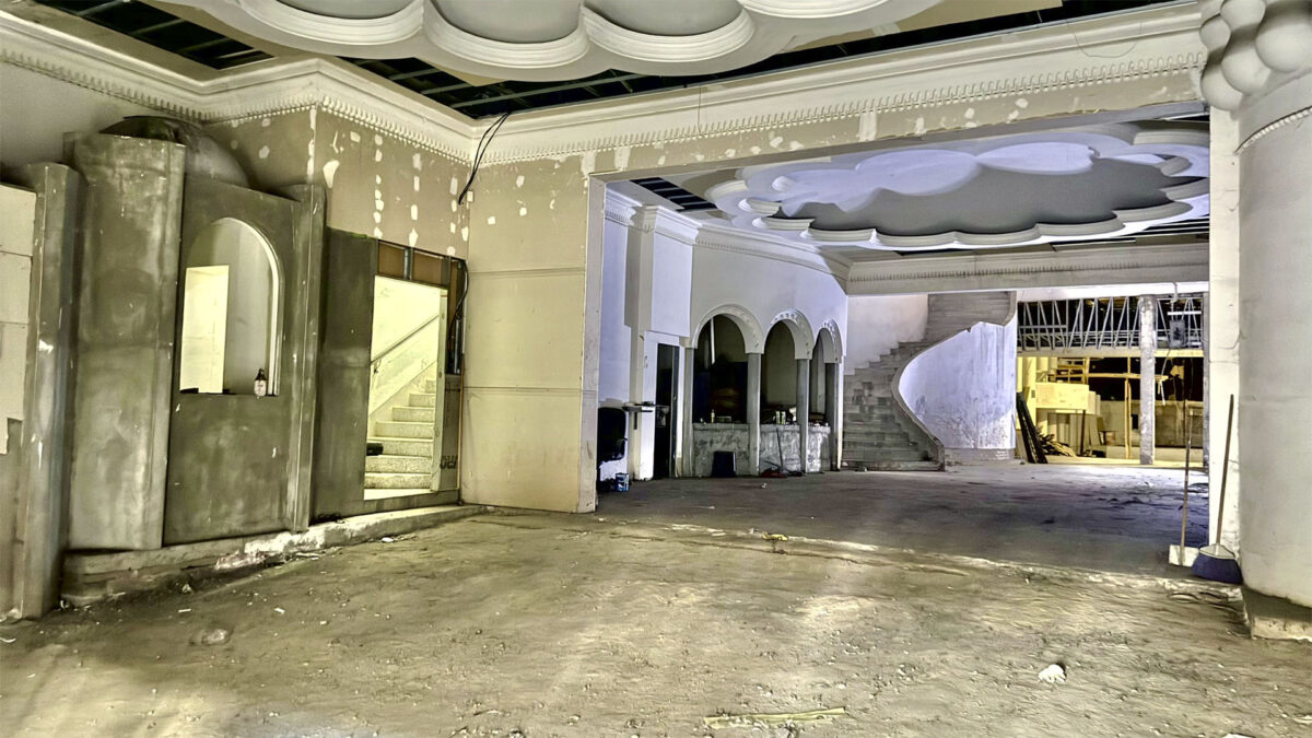 Edificio en Venta en Zona Centro
Descripción General:
• Uso Original: Este edificio fue anteriormente un cine y quedó en remodelación para convertirse en un Teatro de la Ciudad.
• Niveles de Construcción: Dos niveles amplios con múltiples espacios funcionales.
Venta USD $2,300,000 dlls