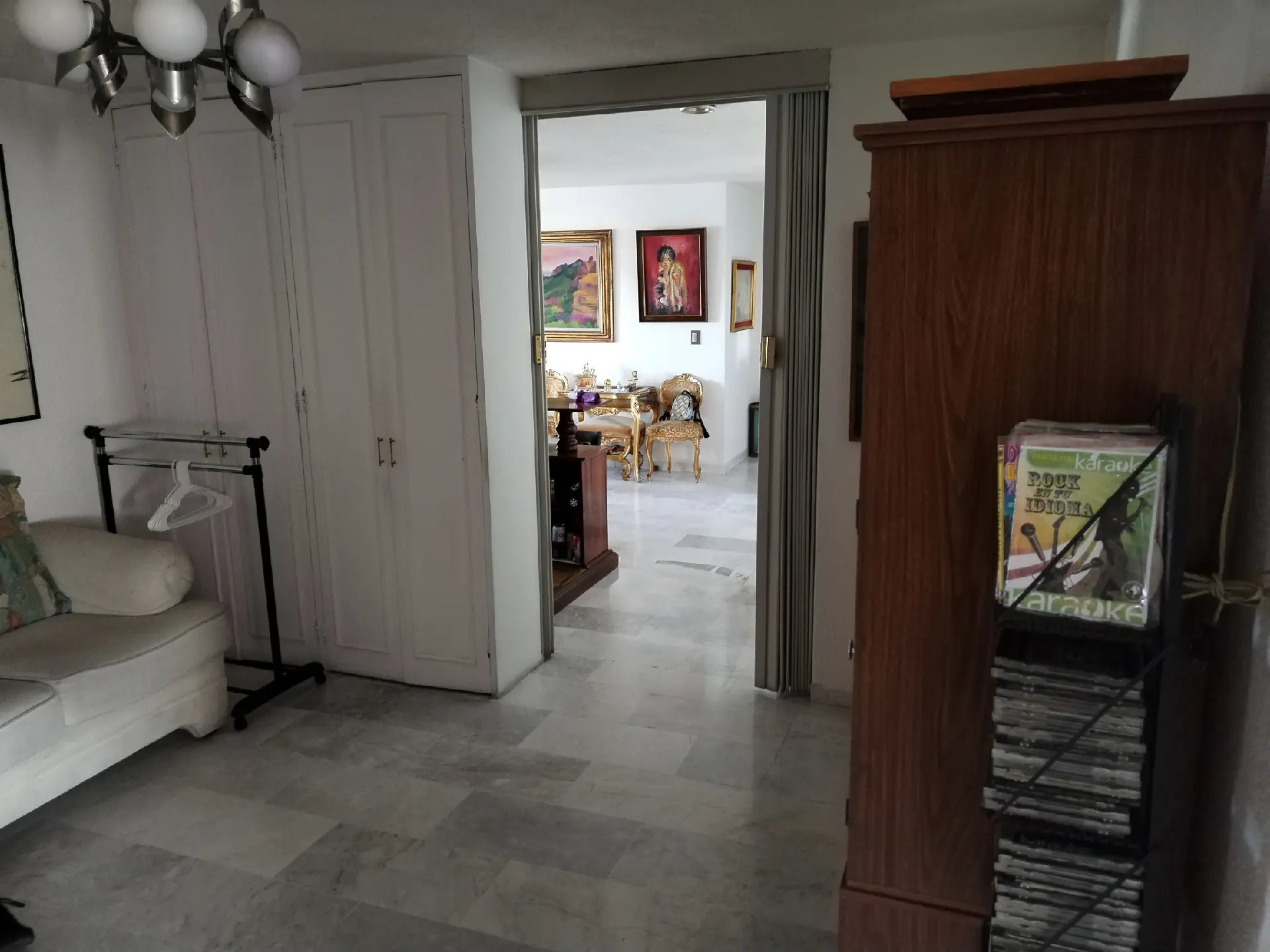 Excelente oportunidad en una de las mejores zonas de la CDMX.
¡Departamento en condominio en venta!
Precio a tratar: $5.8M
✅Descripción:
🔺152 m²
🔺 Antigüedad: 45 años.
🔺2 recámaras con opción a 3.
🔺Recámara principal con baño completo y vestidor.
🔺Sala
🔺Estancia
🔺Cocina
🔺📺Área de TV o estudio.
🔺2 baños completos.
🔺5° piso.
🔺Balcón.
🔺Cuarto de servicio con baño completo.
🔺Área de lavado.
🔺🚘🚘2 cajones de estacionamiento.
🔺🛂Seguridad 24 Hrs.
🔺2 elevadores.
⚠️Solo Trato Directo