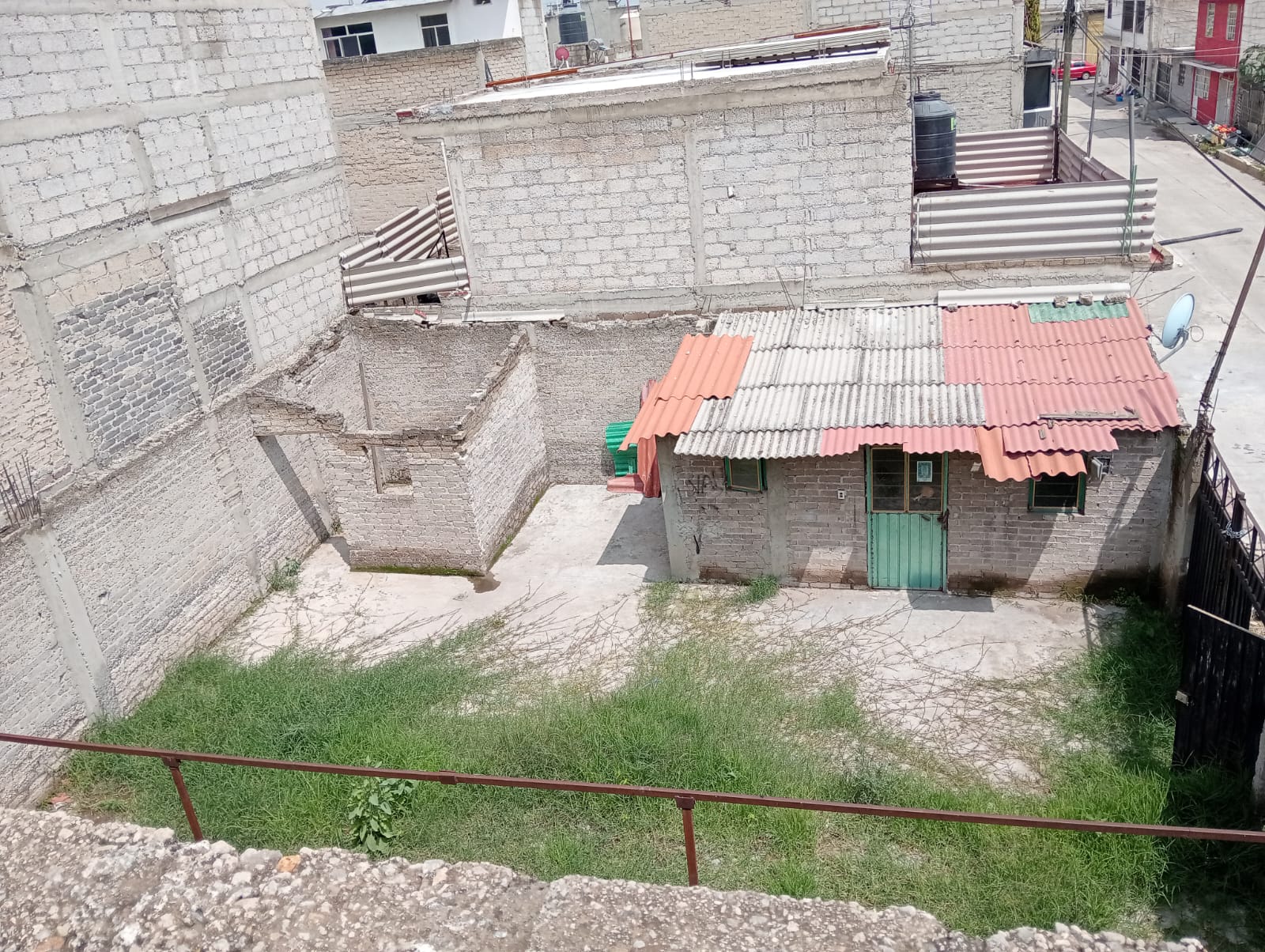 Venta de Terreno en Venta de Carpio!!!

Excelente precio de Remate!!!

Ubicación: Venta de Carpio, Ecatepec Edo de México a 5 minutos de la central de abastos
Superficie: 90 m2

Características:

Venta de terrenos en Venta de Carpio son dos terrenos cada uno de 90 m2 aproximadamente, cada uno cuenta con escrituras y el trato es directamente con el dueño!

Se pide $480,000 de cada terreno, escrituración inmediata, único dueño y se aceptan únicamente recursos propios

Contáctanos hoy mismo para agendar cita y conocer el inmueble!!!