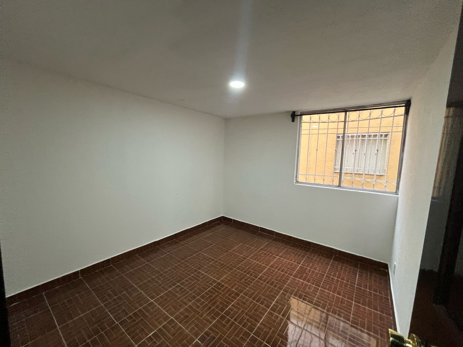 Madero!

📍 Ubicación: Calzada Vallejo 1268, Torre 5, Depto. 204, Col. Santa Rosa, CDMX
🏢 2º piso en edificio de 5 niveles, cuenta con dos recamaras y baño
🛠️ Remodelado y listo para habitar
🚿 Suministro de agua con cisterna y tinaco
🔥 Gas estacionario
💸 Precio con gastos notariales Infonavit: $1,636,000
💧 Mantenimiento mensual: $100
🚗 Sin cajón de estacionamiento

✅ Aceptamos crédito Infonavit, Hipotecari y recursos propios
📲 Contáctanos para más información y agenda tu cita sin comprom