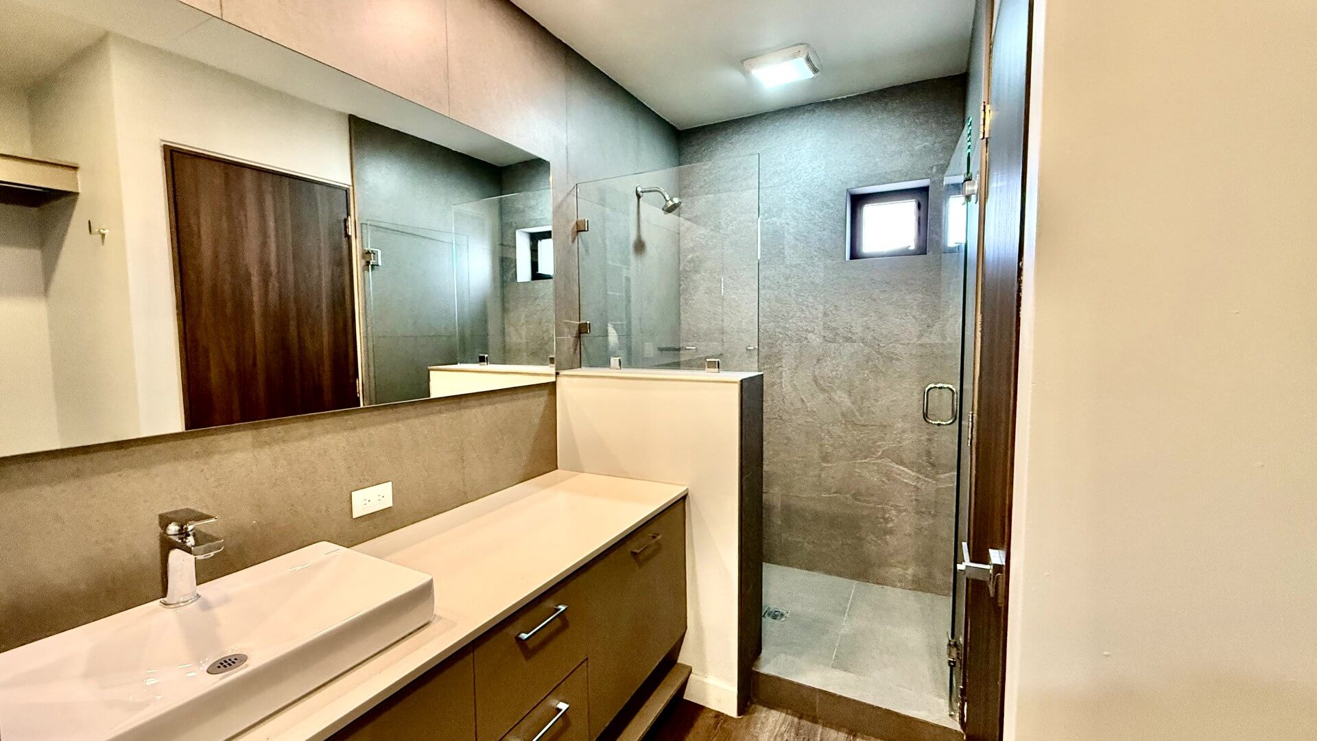 Vive en uno de los desarrollos más exclusivos de Tijuana, Juárez Residencial, un proyecto con solo 30 depas distribuidos en 11 niveles, que combina comodidad, diseño y ubicación privilegiada en una de las colonias más tradicionales de la ciudad