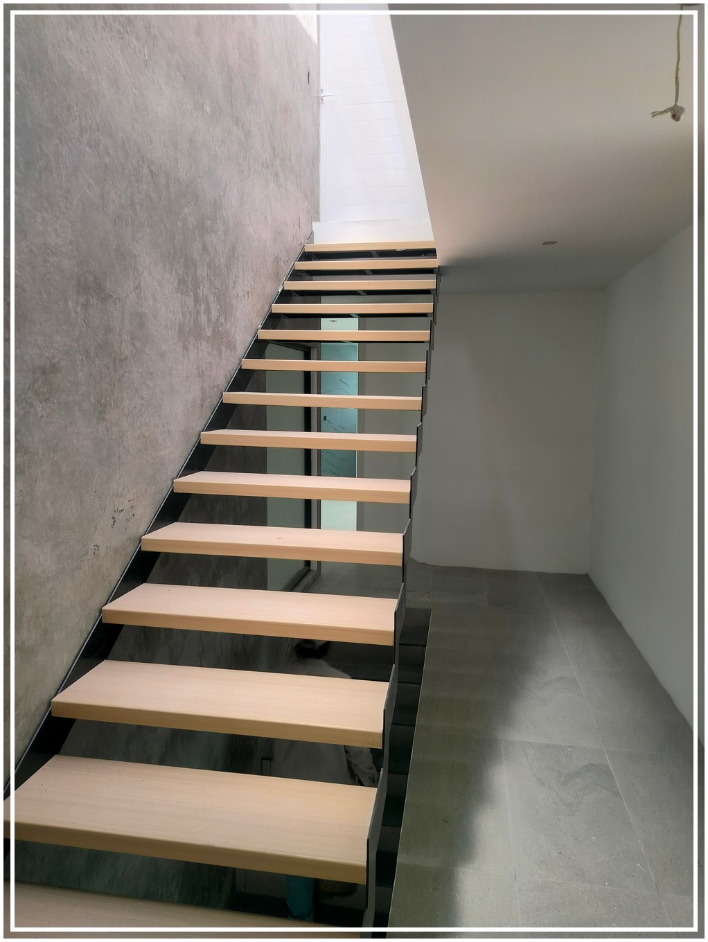 Vendo Residencia Nueva de Arquitectura única En Puebla
$3,200,000
Estrena esta hermosa residencia de diseño arquitectónico único, que desde su facha refleja la singularidad y belleza que solo una propiedad así te entrega, aparte de su imponente diseño, también maximiza espacios que harán que tu familia disfrute cada uno de ellos, maximizando tu inversión en esta excelente propiedad.
Se encuentra en fraccionamiento Residencial cerrado con vigilancia privada, cerca del periférico ecológico, en