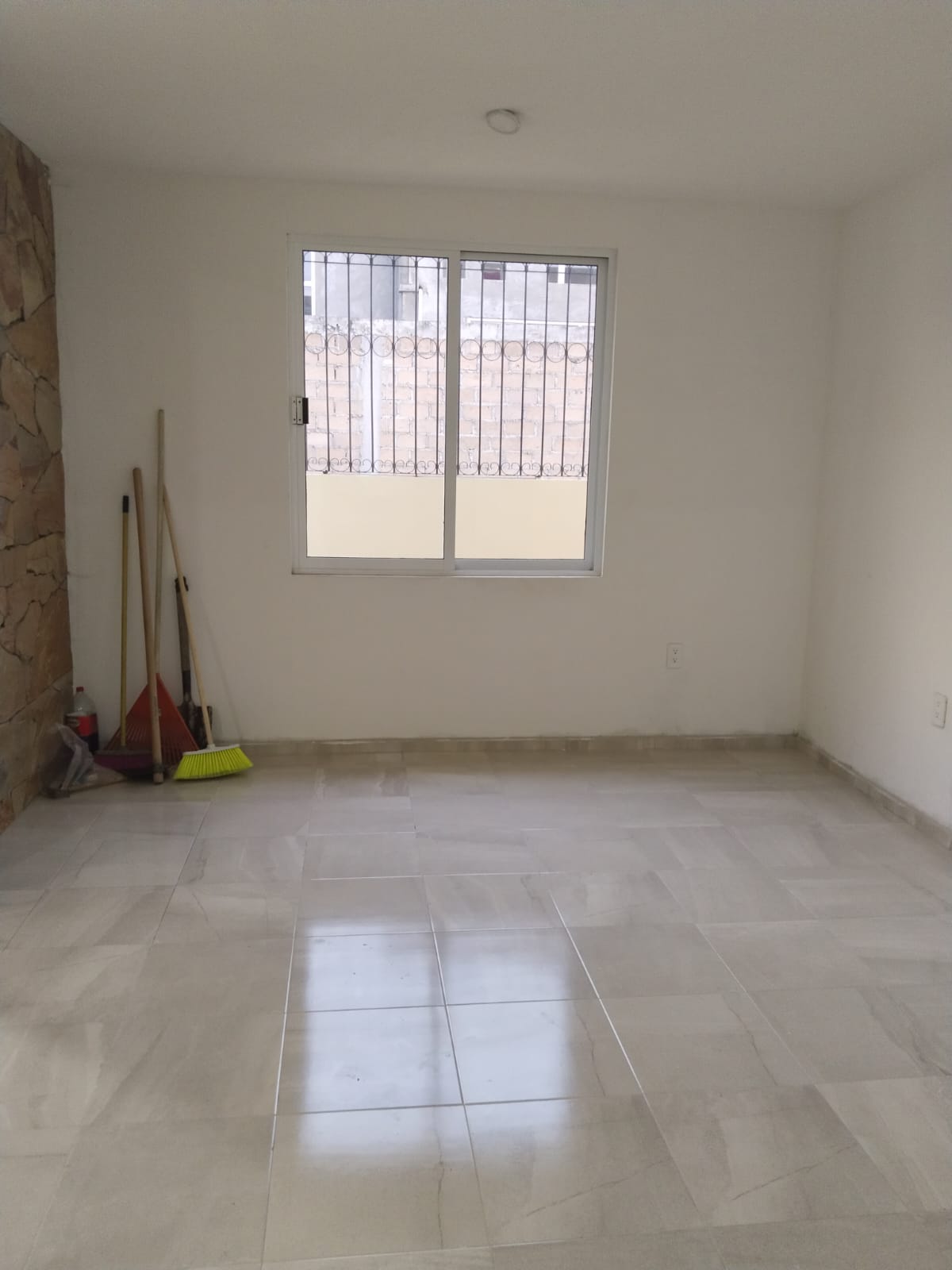 🛑🛑¿Estás en busca de casa?🛑🛑
Está es la opción ideal para ti y tu familia!!👍👌
🔴🏠 Entrega inmediata🏠 🔴
✋Casa SOLA en San Bartolomé Tlaltelulco, Metepec, México
✋A solo 10 minutos de galerías Metepec
🏫cerca de colegios y universidades de prestigio
✋salida rápida a la ciudad de México🚦🚗🛻🚥🛵
SOLO RECURSOS PROPIOS!!
Propiedad privada lista para escriturar
🟥🟥CARACTERÍSTICAS GENERALES:🟥🟥
✅Sala comedor corridos de amplio espacio📺📻🎙️🎮
✅Cocina equipada🔪🥄🍴☕