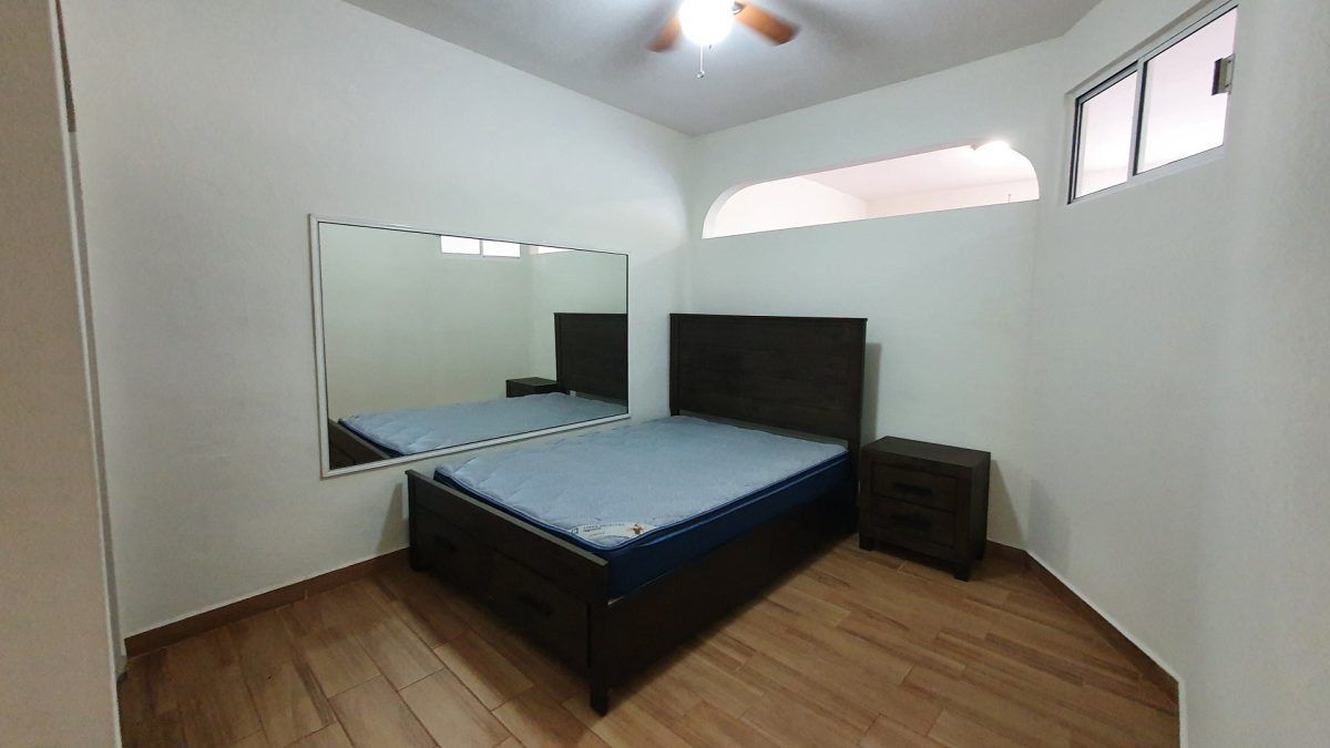 ¡Renta tu nuevo hogar! Departamento semiamueblado en Otay, a solo 2 minutos de la Garita
Disfruta de una cómoda ubicación y un estilo de vida práctico en este departamento semiamueblado en el fraccionamiento Garita de Otay, Tijuana.
Este departamento te ofrece:
• Ubicación estratégica a solo 2 minutos de la Garita de Otay
• Ideal para personas que trabajan en Estados Unidos o en la zona industrial de Tijuana
• Semiamueblado con refrigerador, estufa, cama y sofá
Renta: USD $700 por mes