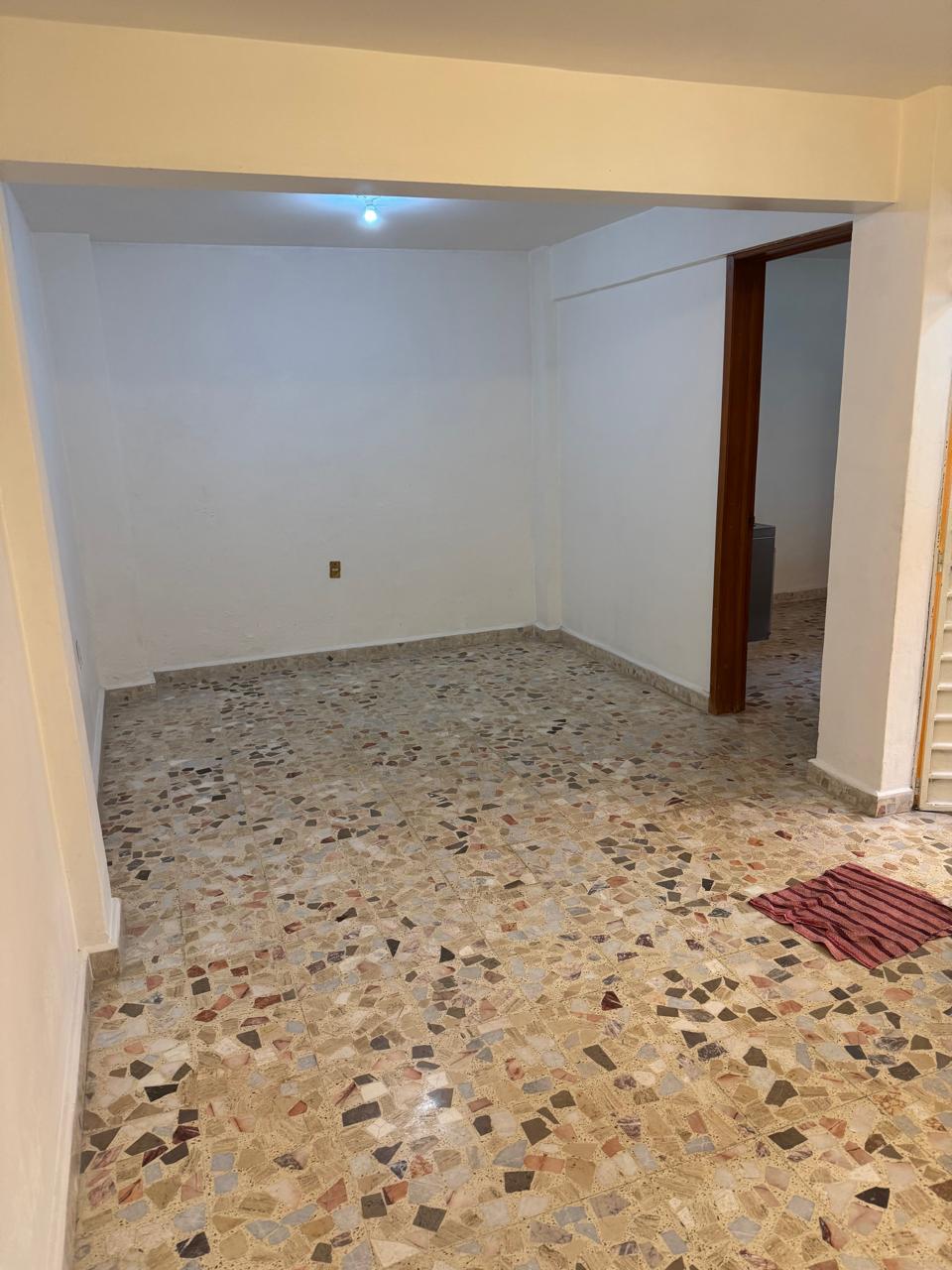 Hermoso departamento para una persona sola o una pareja, en la colonia Reforma Social, alcaldía Miguel Hidalgo, cuenta con una recamara con closet, 1 baño, sala, comedor y cocina amplia, está muy cerca de parques, centros comerciales, transporte público, a 5 minutos del Periférico y avenida de las Palmas. Requisitos, firma de contrato por un año, 1 mes de renta y 1 mes de depósito, fiador, no se aceptan mascotas, pago de póliza jurídica, informes Azucena Ruiz 55 39 88 7210 whatsapp