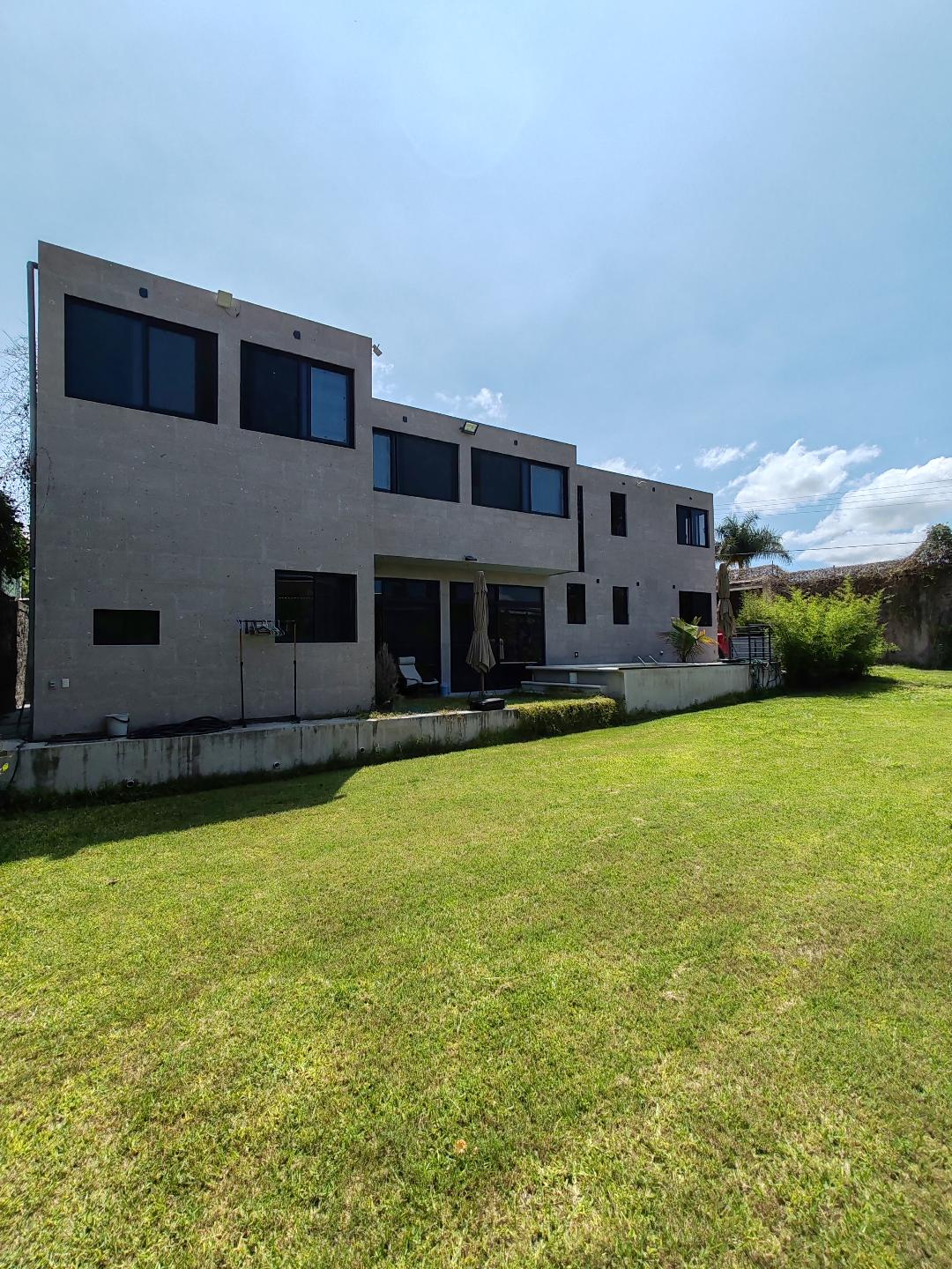 Oportunidad Unica Residencia Autosustentable
Residencia Autosustentable con 2 años de antigüedad estilo moderno industrial.
- Autonomia eléctrica (sistema cfe o autónomo sin cfe)
- Equipo generador de agua a partir del aire 200 lts al día.
400 M2 de Terreno
330 M2 de construcción
300 m de bardas de piedra
Medidas aproximadas
5 habitaciones grandes con closets
1 bunker de seguridad de 45 m2
2 sotanos tipo bodegas
3 baños completos
4 estacionamientos
2 cisternas
Mini Cancha de basquet
Amplio jardin
Alberca chukum tipo jacuzzi
Cocina integral premium
Cuarto de lavado
Cuarto de maquinas
Sistema de ahorro de agua en regaderas
Sistema de biodigestion de desechos y regado subterráneo de jardín.
Fraccionamiento con seguridad 24 hrs
Tranquilidad y vistas panorámicas
Ubicada en Oaxtepec, Morelos.
$7.9 mill super precio
Citas de preferencia con 24 hrs de antelación
Se aceptan créditos hipotecarios.
5529010938