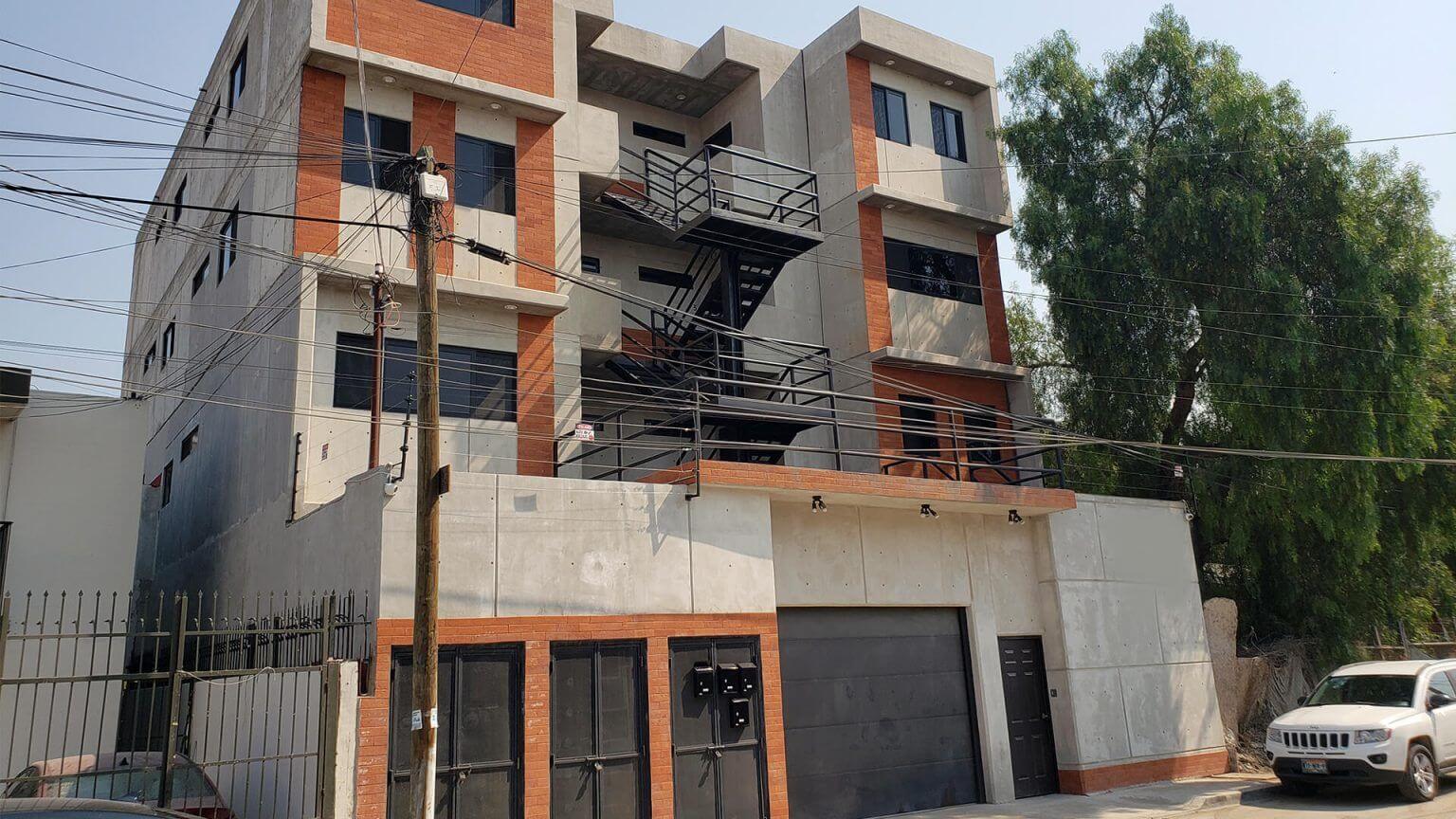 Departamentos en Renta en Mineral de Santa Fe

Renta un lujoso y cómodo departamento en Mineral de Santa Fe, ubicado en la zona Buena Vista de Tijuana. Este exclusivo departamento ofrece un entorno sofisticado y moderno, ideal para quienes buscan un estilo de vida premium a pocos minutos de la frontera y las principales zonas de entretenimiento y comercio de la ciudad.

Ubicación:

• A tan solo cinco minutos de la garita de San Ysidro.

Renta USD $1,000 dlls por mes