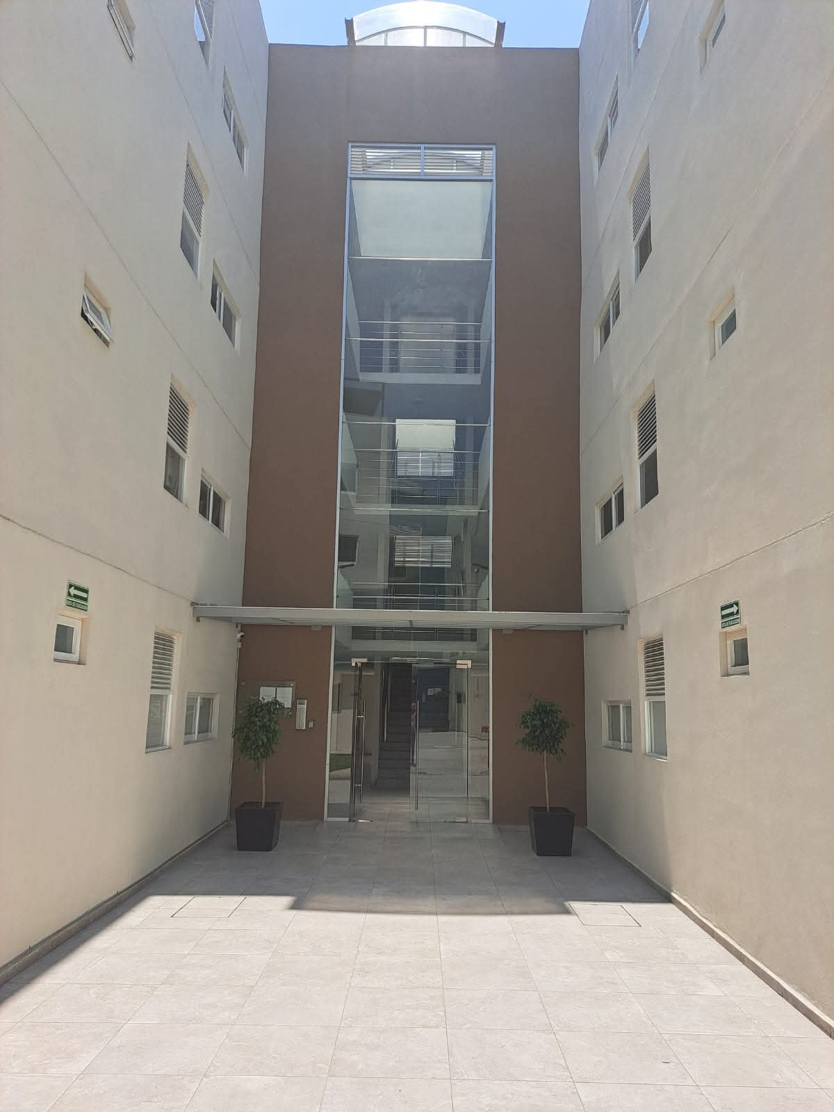 Precio: $12,800.00
Descripción:
2 recámaras con closet
Sala / Comedor 
2 baños completos
Cocina integral
Cuarto de lavado
En planta baja
Vigilancia 24 hrs
1 cajón de estacionamiento 
Mantenimiento incluido.
Superficie 72 m².
Gas Natural.
Whatsapp: 55-5101-9772
contactomedranobr@gmail.com