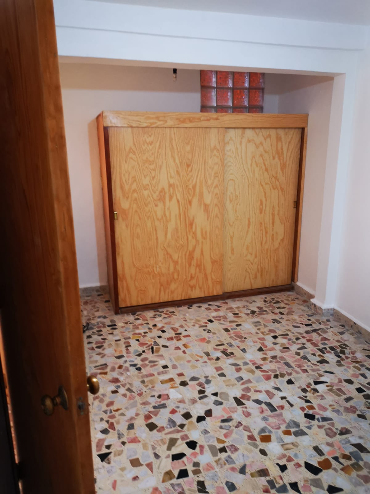 Hermoso departamento dos recamaras para una familia pequeña en la colonia Reforma Social, alcaldía Miguel Hidalgo, cuenta con dos recamaras una con con closet, 1 baño, sala, comedor y cocina amplia, está muy cerca de parques, centros comerciales, transporte público, a 5 minutos del Periférico y avenida de las Palmas. Requisitos, firma de contrato por un año, 1 mes de renta y 1 mes de depósito, fiador, no se aceptan mascotas, pago de póliza jurídica, informes Azucena Ruiz 55 39 88 7210 whatsapp