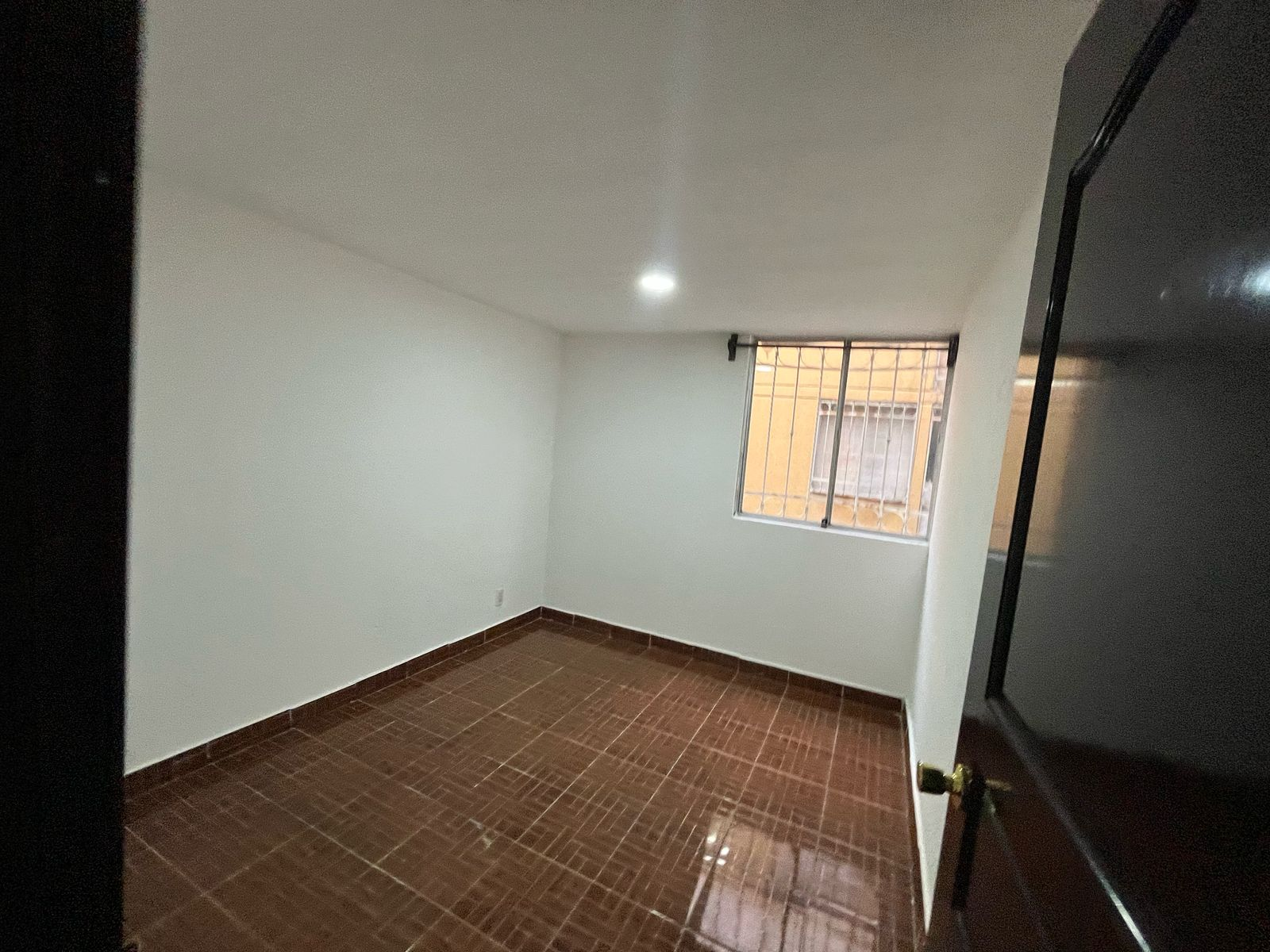 Madero!

📍 Ubicación: Calzada Vallejo 1268, Torre 5, Depto. 204, Col. Santa Rosa, CDMX
🏢 2º piso en edificio de 5 niveles, cuenta con dos recamaras y baño
🛠️ Remodelado y listo para habitar
🚿 Suministro de agua con cisterna y tinaco
🔥 Gas estacionario
💸 Precio con gastos notariales Infonavit: $1,636,000
💧 Mantenimiento mensual: $100
🚗 Sin cajón de estacionamiento

✅ Aceptamos crédito Infonavit, Hipotecari y recursos propios
📲 Contáctanos para más información y agenda tu cita sin comprom