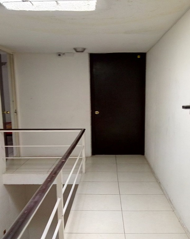 Propiedad en venta, colonia Las Palmas zona Plaza Crystal.
Excelente para inversionistas.
A unos pasos de Plaza Crystal
407 m2 de construcción
152 m2 de terreno
Cuenta con 21 departamentos cada uno con baño completo.
Cocina de uso común.
Cámaras de vigilancia.
Cerca de universidades,
Centros laborales, plazas comerciales.
Bien comunicado.