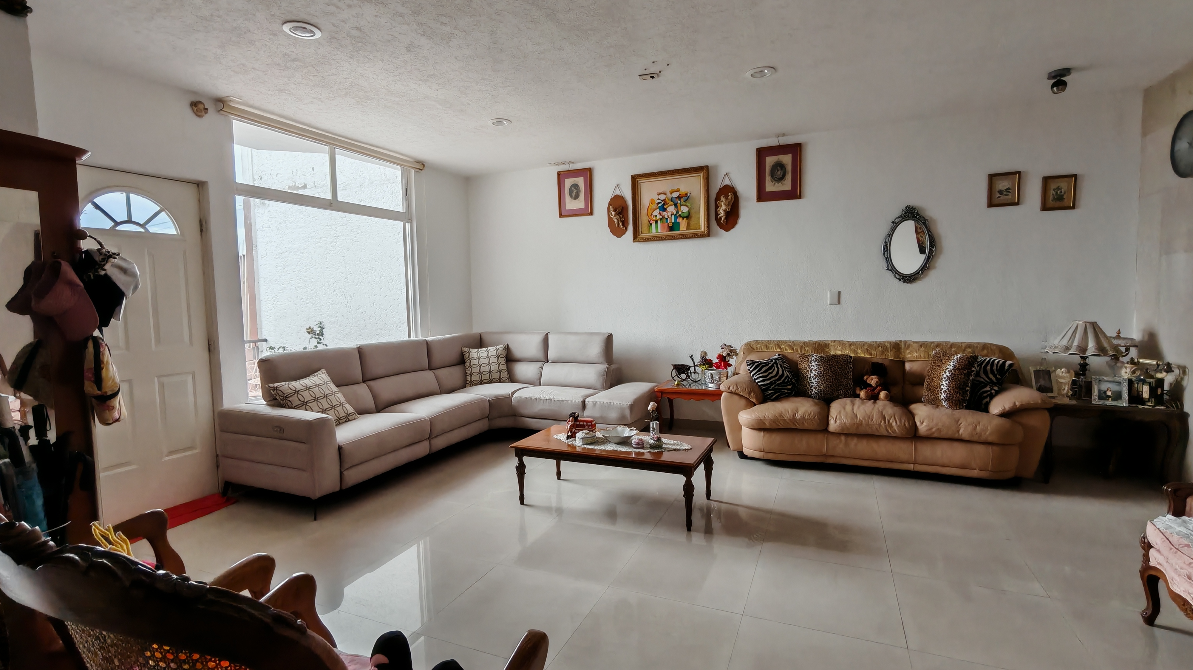 ¡Excelente Casa en Venta!🏬
Sucilá 231 casa 2, Jardines del Ajusco, Tlalpan, CDMX, 14200.
🟠Trato Directo.
🔺 PRECIO VENTA $7.550 M.
⚠️NO BROKERS NI INMOBILIARIAS.

🎯Descripción:
✅ CASA DE 3 PLANTAS.
✅️ SALA / ESTANCIA.
✅ COMEDOR.
✅ COCINA INTEGRAL.
✅ AREA DE LAVADO.
✅ 4 RECÁMARAS AMPLIAS.
✅ 3 BAÑOS COMPLETOS, 1 CON TINA.
✅ ESTACIONAMIENTO PARA 6 AUTOS
✅ PORTON ELECTRICO.
✅ TERRAZA.
✅ CONSTRUCCIÓN 320 M².
✅ TERRENO 280 M².
✅ ANITIGÜEDAD 20 AÑOS, REMODELADA HACE 4 AÑOS
✅ GAS LP.
✅ CUARTO DE SERV